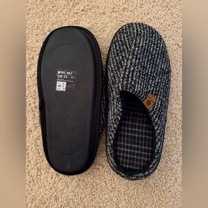 Black and White Cushioned House Slippers